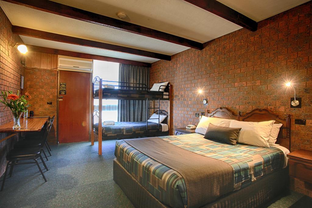 Belltower Motor Inn Шеппартон Номер фото